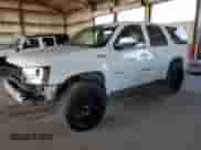 2009 Chevrolet Tahoe z VIN 1GNFC13589R128789, wystawiony jako Copart lot #49843985 z przebiegiem 187 273 mil mil oraz Szkoda całkowita • Salvage title. Historia ofert i sprzedaży dostępna na DreamBid. Obrazek 1.