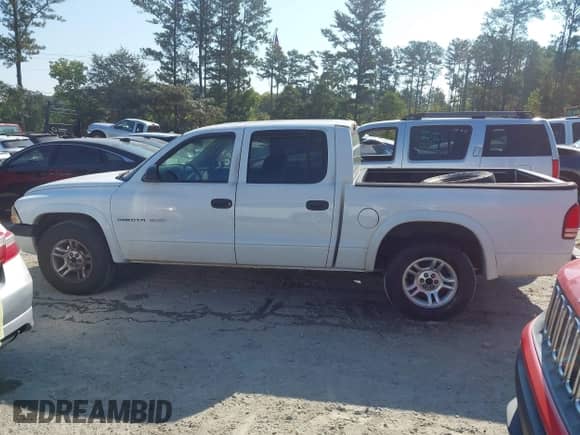 2002 Dodge Dakota Sport z VIN 1B7HL38N92S558657, wystawiony jako IAAI lot #43195470 z przebiegiem 204 245 mil mil oraz . Historia ofert i sprzedaży dostępna na DreamBid. Obrazek 14.