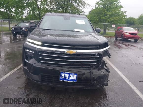 2025 Chevrolet Traverse AWD LT z VIN 1GNEVGRS5SJ218010, wystawiony jako IAAI lot #42225724 z przebiegiem 1 022 mil mil oraz . Historia ofert i sprzedaży dostępna na DreamBid. Obrazek 12.
