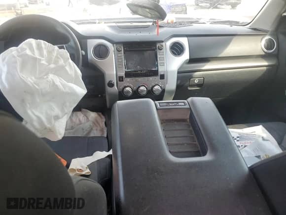 2018 Toyota Tundra SR5 с VIN 5TFEY5F18JX231961, выставлен на аукционе Copart как лот 70451115 с пробегом 153 074 миль миль и Списание • Salvage title. История ставок и продаж доступна на DreamBid. Изображение 8.