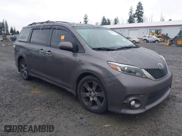 2017 Toyota Sienna SE with VIN 5TDXZ3DC0HS800493, listed as a IAAI auction lot 41946609 with Not provided miles and . Bid and sale history available at DreamBid. Image 1.