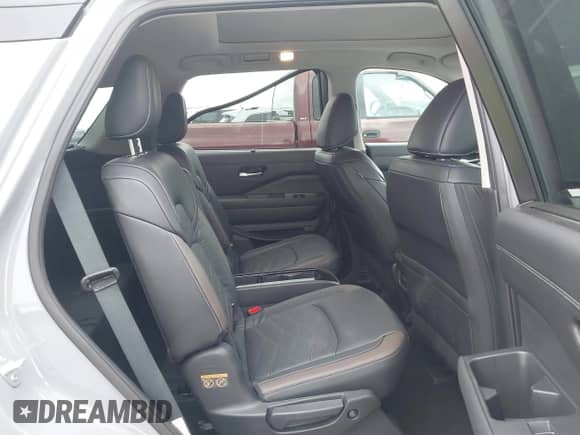 2024 Nissan Pathfinder Platinum с VIN 5N1DR3DKXRC244704, выставлен на аукционе IAAI как лот 41983121 с пробегом 23 111 миль миль и . История ставок и продаж доступна на DreamBid. Изображение 8.