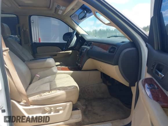 2007 Chevrolet Suburban LTZ с VIN 3GNFK163X7G288232, выставлен на аукционе IAAI как лот 43304593 с пробегом 270 970 миль миль и . История ставок и продаж доступна на DreamBid. Изображение 5.