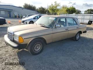1984 Mercedes-Benz 300 D с VIN WDBAB33A5EA066564, выставлен на аукционе Copart как лот 72059935 с пробегом 211 903 миль миль и Чистый • Clean title. История ставок и продаж доступна на DreamBid. Изображение 1.
