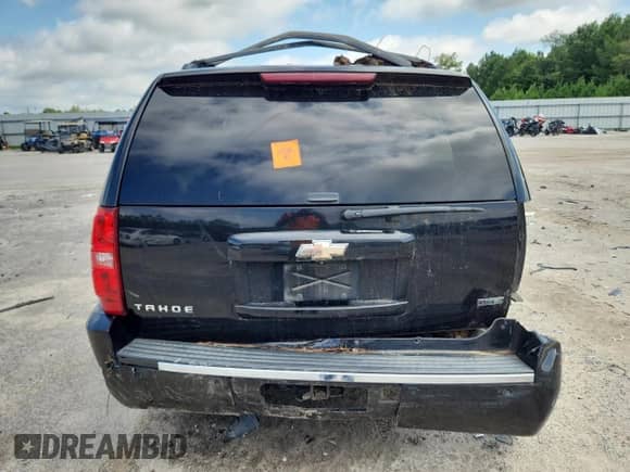 2010 Chevrolet Tahoe LTZ z VIN 1GNUCCE06AR207449, wystawiony jako Copart lot #62943685 z przebiegiem Nie podano mil oraz Szkoda całkowita • Salvage title. Historia ofert i sprzedaży dostępna na DreamBid. Obrazek 6.