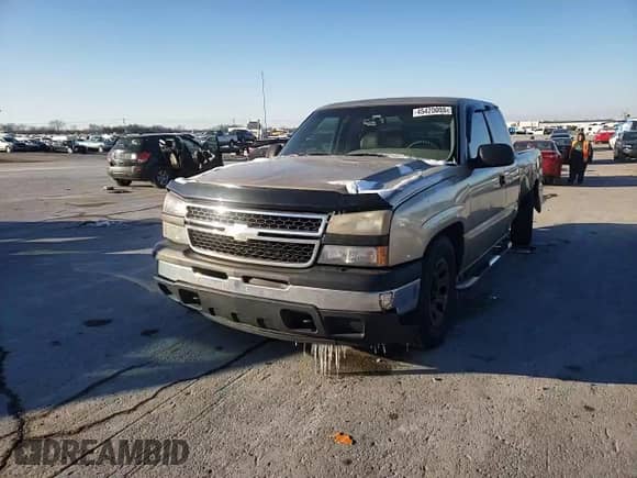 2006 Chevrolet Silverado 1500 LS with VIN 1GCEC19V26Z299240, listed as a Copart auction lot 45420005 with 249,430 mi miles and Salvage title. Bid and sale history available at DreamBid. Image 11.