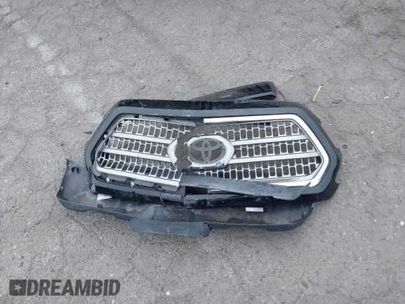 2017 Toyota Tacoma SR5 with VIN 3TMAZ5CN4HM047698, listed as a IAAI auction lot 42465382 with 132,297 mi miles and . Bid and sale history available at DreamBid. Image 12.