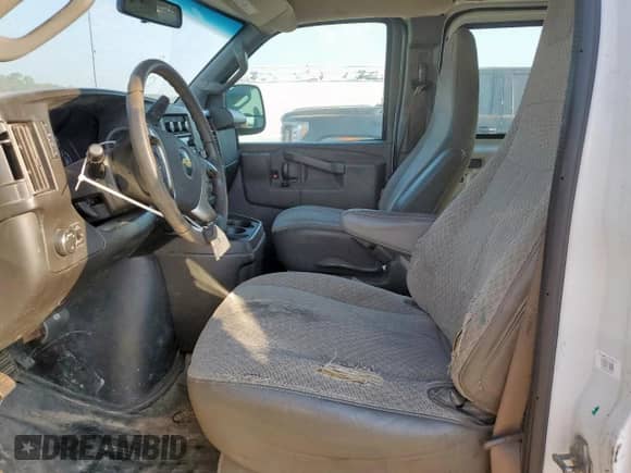 2018 Chevrolet Express Cargo с VIN 1GCZGHFG7J1165402, выставлен на аукционе Copart как лот 84300385 с пробегом 451 274 миль миль и Чистый • Clean title. История ставок и продаж доступна на DreamBid. Изображение 7.