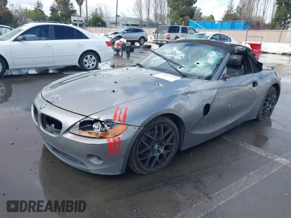 2004 BMW Z4 2.5i с VIN 4USBT33554LS50034, выставлен на аукционе IAAI как лот 41825933 с пробегом 170 181 миль миль и . История ставок и продаж доступна на DreamBid. Изображение 2.