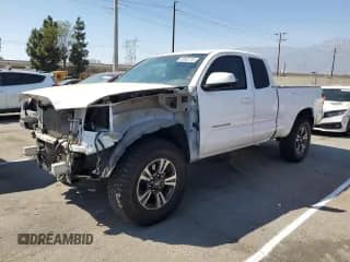 2016 Toyota Tacoma TRD Sport с VIN 5TFRZ5CN1GX015478, выставлен на аукционе Copart как лот 80662735 с пробегом 36 173 миль миль и Списание • Salvage title. История ставок и продаж доступна на DreamBid. Изображение 1.