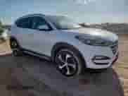 2017 Hyundai Tucson Eco z VIN KM8J3CA27HU566508, wystawiony jako Copart lot #60664945 z przebiegiem 78 016 mil mil oraz Czysty tytuł • Clean title. Historia ofert i sprzedaży dostępna na DreamBid. Obrazek 4.