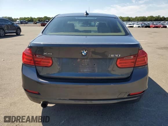 2014 BMW 3 Series 320i xDrive с VIN WBA3C3C51EPV90640, выставлен на аукционе Copart как лот 80372725 с пробегом 155 949 миль миль и Списание • Salvage title. История ставок и продаж доступна на DreamBid. Изображение 6.
