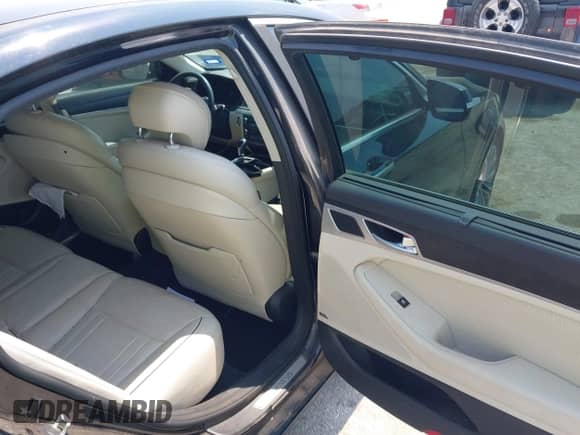 2015 Hyundai Genesis 3.8L с VIN KMHGN4JE4FU037549, выставлен на аукционе IAAI как лот 43077146 с пробегом 179 258 миль миль и . История ставок и продаж доступна на DreamBid. Изображение 8.