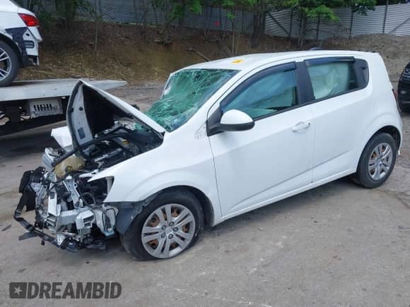 2017 Chevrolet Sonic LT z VIN 1G1JG6SH8H4160016, wystawiony jako IAAI lot #42471922 z przebiegiem 87 545 mil mil oraz . Historia ofert i sprzedaży dostępna na DreamBid. Obrazek 16.