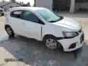 2020 Chevrolet Sonic LT z VIN 1G1JG6SB8L4116988, wystawiony jako Copart lot #56919895 z przebiegiem 50 086 mil mil oraz Czysty tytuł • Clean title. Historia ofert i sprzedaży dostępna na DreamBid. Obrazek 4.
