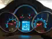 2013 Chevrolet Cruze 2LT z VIN 1G1PE5SB1D7109990, wystawiony jako IAAI lot #42479341 z przebiegiem 109 765 mil mil oraz . Historia ofert i sprzedaży dostępna na DreamBid. Obrazek 7.