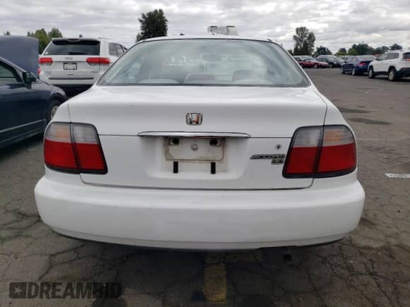 1996 Honda Accord LX z VIN 1HGCD5634TA026603, wystawiony jako Copart lot #68006195 z przebiegiem 236 925 mil mil oraz Szkoda całkowita • Salvage title. Historia ofert i sprzedaży dostępna na DreamBid. Obrazek 6.