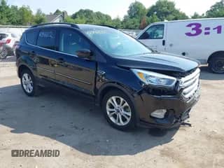 2018 Ford Escape SE z VIN 1FMCU9GD8JUC47268, wystawiony jako IAAI lot #42941602 z przebiegiem 87 617 mil mil oraz . Historia ofert i sprzedaży dostępna na DreamBid. Obrazek 1.