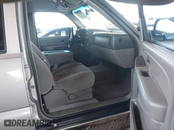 2005 Chevrolet Avalanche Z66 z VIN 3GNEC12Z15G228324, wystawiony jako IAAI lot #42428371 z przebiegiem Nie podano mil oraz . Historia ofert i sprzedaży dostępna na DreamBid. Obrazek 5.