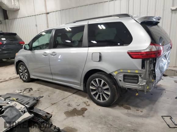2020 Toyota Sienna XLE z VIN 5TDDZ3DC4LS250808, wystawiony jako Copart lot #51265365 z przebiegiem 182 627 mil mil oraz Szkoda całkowita • Salvage title. Historia ofert i sprzedaży dostępna na DreamBid. Obrazek 2.