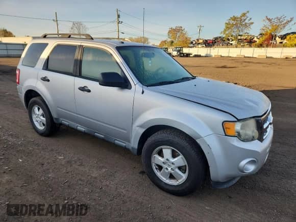 2011 Ford Escape XLT z VIN 1FMCU9DG9BKC38882, wystawiony jako Copart lot #82625205 z przebiegiem Nie podano mil oraz Czysty tytuł • Clean title. Historia ofert i sprzedaży dostępna na DreamBid. Obrazek 4.