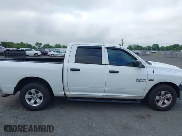 2017 Ram 1500 Express z VIN 3C6RR6KT7HG532853, wystawiony jako IAAI lot #42722037 z przebiegiem 160 758 mil mil oraz . Historia ofert i sprzedaży dostępna na DreamBid. Obrazek 13.