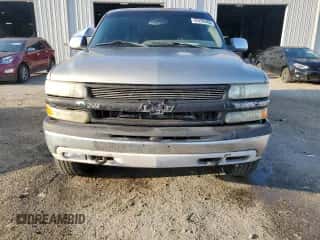 2001 Chevrolet Silverado 1500HD LS z VIN 1GCGC13U21F142729, wystawiony jako Copart lot #55290565 z przebiegiem 262 228 mil mil oraz Szkoda całkowita • Salvage title. Historia ofert i sprzedaży dostępna na DreamBid. Obrazek 5.