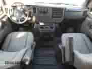 2008 Chevrolet Express Passenger z VIN 1GAHG39K581163150, wystawiony jako Copart lot #83560444 z przebiegiem 103 807 mil mil oraz Szkoda całkowita • Salvage title. Historia ofert i sprzedaży dostępna na DreamBid. Obrazek 8.