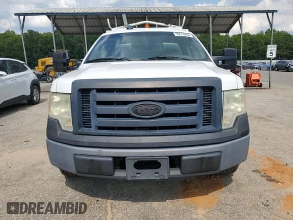 2010 Ford F-150 XL z VIN 1FTMF1CWXAKC08558, wystawiony jako Copart lot #59618255 z przebiegiem 162 106 mil mil oraz Czysty tytuł • Clean title. Historia ofert i sprzedaży dostępna na DreamBid. Obrazek 5.