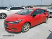 2018 Chevrolet Cruze LT z VIN 1G1BE5SM5J7177605, wystawiony jako Copart lot #71865695 z przebiegiem 146 503 mil mil oraz Szkoda całkowita • Salvage title. Historia ofert i sprzedaży dostępna na DreamBid. Obrazek 1.