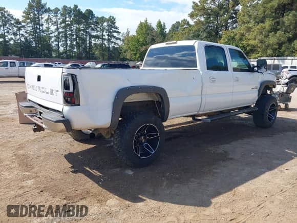 2007 Chevrolet Silverado 2500HD LT1 with VIN 1GCHC23D97F182244, listed as a IAAI auction lot 43463702 with 419,305 mi miles and . Bid and sale history available at DreamBid. Image 4.