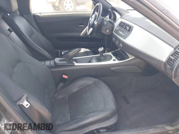 2006 BMW Z4 3.0i с VIN 4USBU33546LW58055, выставлен на аукционе IAAI как лот 42875033 с пробегом 106 912 миль миль и . История ставок и продаж доступна на DreamBid. Изображение 8.