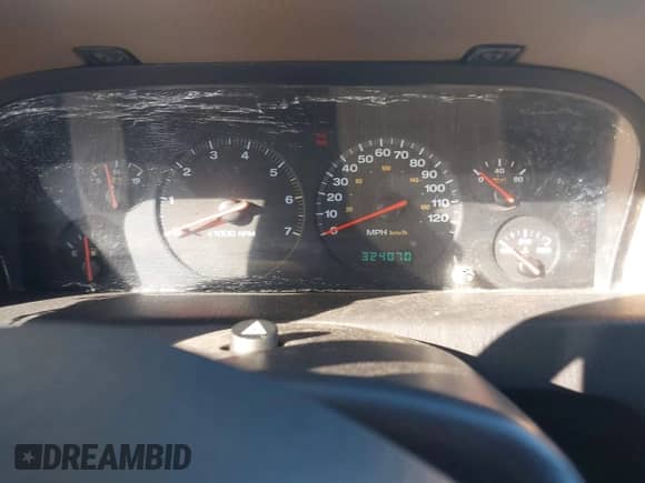 2000 Jeep Grand Cherokee Laredo z VIN 1J4GW48S0YC309210, wystawiony jako IAAI lot #43551821 z przebiegiem 324 070 mil mil oraz . Historia ofert i sprzedaży dostępna na DreamBid. Obrazek 7.