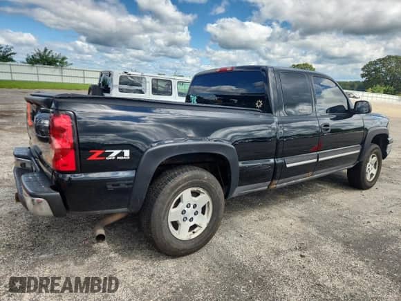 2006 Chevrolet Silverado 1500 LT3 z VIN 1GCEK19Z26Z291595, wystawiony jako Copart lot #70046865 z przebiegiem 192 625 mil mil oraz Czysty tytuł • Clean title. Historia ofert i sprzedaży dostępna na DreamBid. Obrazek 3.
