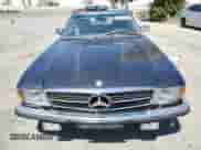 1985 Mercedes-Benz SL z VIN WDB1070461A026562, wystawiony jako Copart lot #60354385 z przebiegiem 33 243 mil mil oraz Czysty tytuł • Clean title. Historia ofert i sprzedaży dostępna na DreamBid. Obrazek 5.