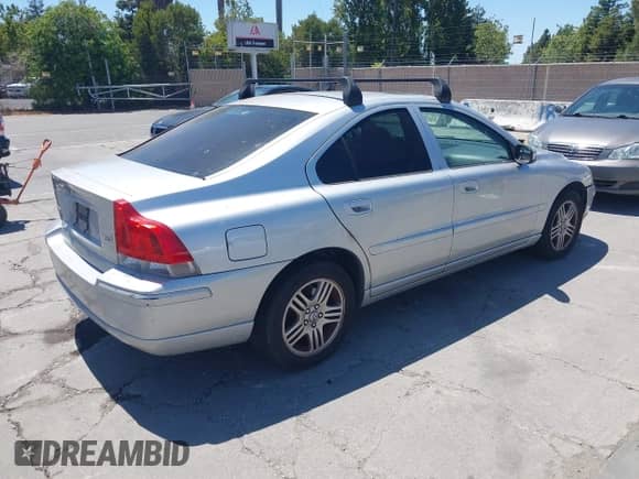 2007 Volvo S60 2.5L Turbo с VIN YV1RS592172627236, выставлен на аукционе IAAI как лот 42680586 с пробегом 161 275 миль миль и . История ставок и продаж доступна на DreamBid. Изображение 4.