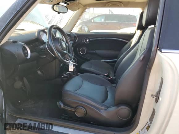 2012 MINI Hardtop with VIN WMWSU3C56CT262059, listed as a Copart auction lot 85857065 with 105,216 mi miles and Clean title. Bid and sale history available at DreamBid. Image 7.