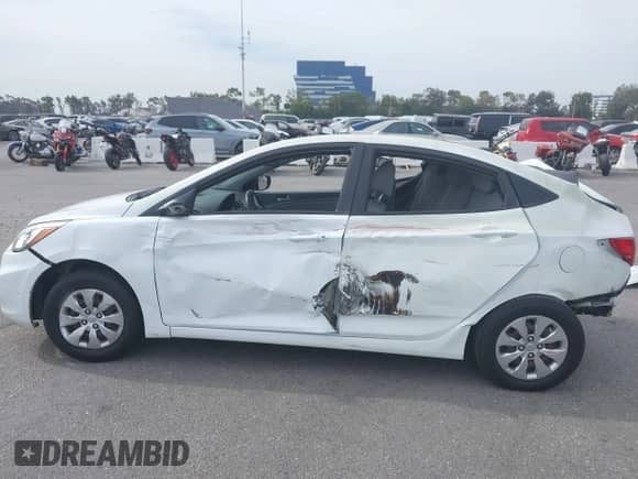 2016 Hyundai Accent SE z VIN KMHCT4AEXGU036301, wystawiony jako IAAI lot #43087384 z przebiegiem 97 521 mil mil oraz . Historia ofert i sprzedaży dostępna na DreamBid. Obrazek 15.