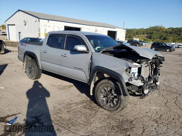 2021 Toyota Tacoma SR with VIN 3TMCZ5AN1MM425739, listed as a Copart auction lot 84917565 with 77,559 mi miles and Clean title. Bid and sale history available at DreamBid. Image 4.