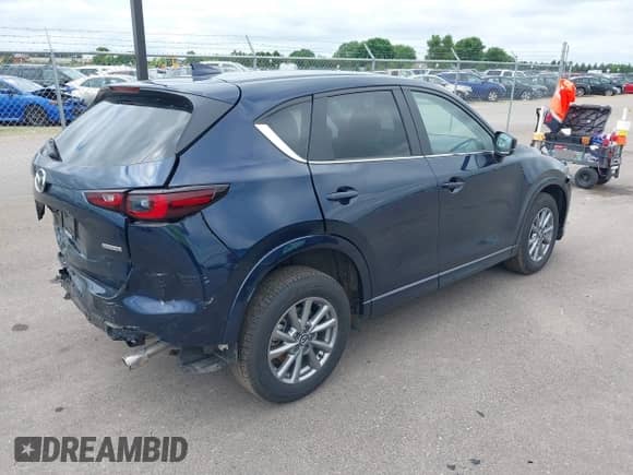 2024 Mazda CX-5 S Preferred z VIN JM3KFBCL2R0446390, wystawiony jako IAAI lot #42624381 z przebiegiem 21 293 mil mil oraz . Historia ofert i sprzedaży dostępna na DreamBid. Obrazek 4.
