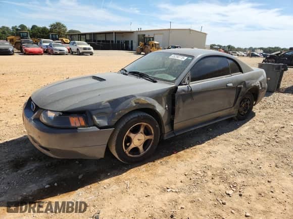 2001 Ford Mustang Standard z VIN 1FAFP404X1F163002, wystawiony jako Copart lot #85290775 z przebiegiem 255 194 mil mil oraz Szkoda całkowita • Salvage title. Historia ofert i sprzedaży dostępna na DreamBid. Obrazek 1.