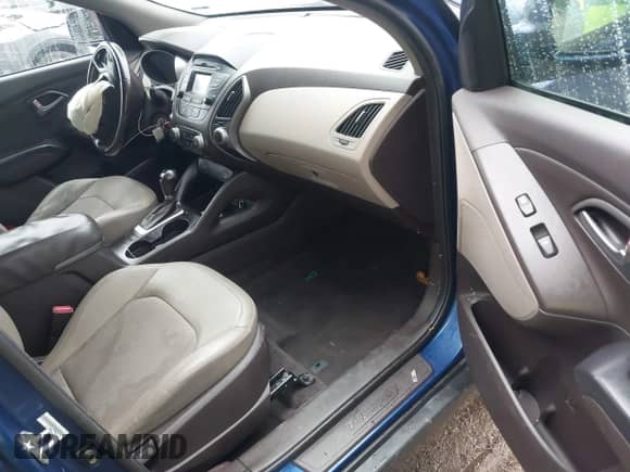 2015 Hyundai Tucson SE z VIN KM8JU3AG6FU013869, wystawiony jako IAAI lot #43277324 z przebiegiem 134 482 mil mil oraz . Historia ofert i sprzedaży dostępna na DreamBid. Obrazek 5.