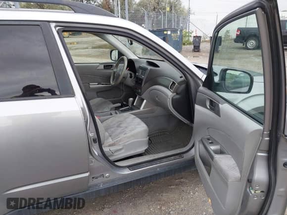 2010 Subaru Forester X с VIN JF2SH6BC2AH770958, выставлен на аукционе IAAI как лот 43189866 с пробегом 186 500 миль миль и . История ставок и продаж доступна на DreamBid. Изображение 5.