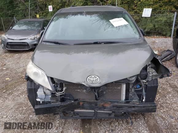 2012 Toyota Sienna XLE с VIN 5TDYK3DC0CS229184, выставлен на аукционе IAAI как лот 43523305 с пробегом 206 407 миль миль и . История ставок и продаж доступна на DreamBid. Изображение 12.