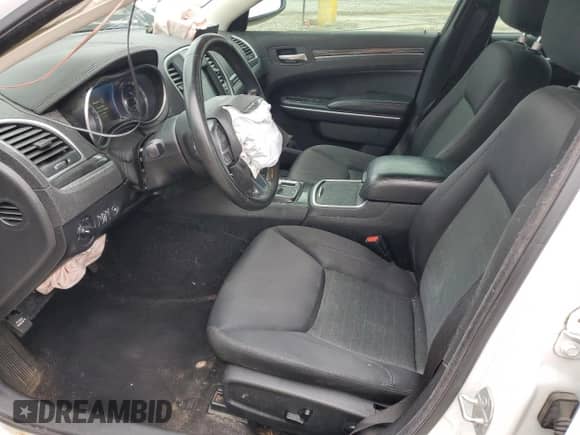 2020 Chrysler 300 Touring с VIN 2C3CCAAGXLH128336, выставлен на аукционе Copart как лот 51524345 с пробегом 81 132 миль миль и На запчасти • Non repairable. История ставок и продаж доступна на DreamBid. Изображение 7.