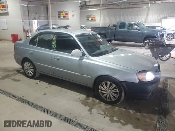 2005 Hyundai Accent GLS z VIN KMHCG45C65U662633, wystawiony jako Copart lot #86432595 z przebiegiem 221 608 mil mil oraz Szkoda całkowita • Salvage title. Historia ofert i sprzedaży dostępna na DreamBid. Obrazek 4.