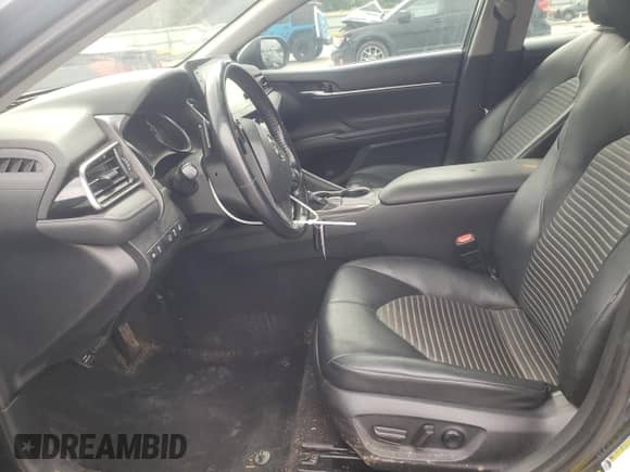 2021 Toyota Camry SE z VIN 4T1S11AK3MU521896, wystawiony jako Copart lot #60973185 z przebiegiem 108 116 mil mil oraz Szkoda całkowita • Salvage title. Historia ofert i sprzedaży dostępna na DreamBid. Obrazek 7.