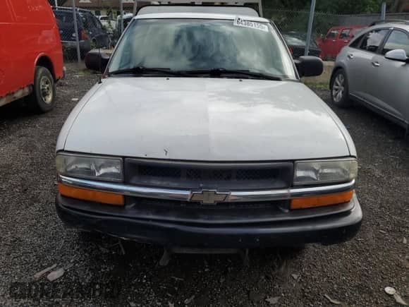 2000 Chevrolet S-10 с VIN 1GCCS1446YK183642, выставлен на аукционе Copart как лот 64385155 с пробегом Не указан миль и Списание • Salvage title. История ставок и продаж доступна на DreamBid. Изображение 5.