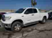 2007 Toyota Tundra SR5 z VIN 5TFBV54167X027182, wystawiony jako Copart lot #89721585 z przebiegiem 166 764 mil mil oraz Szkoda całkowita • Salvage title. Historia ofert i sprzedaży dostępna na DreamBid. Obrazek 1.
