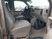 2001 Chevrolet Express z VIN 1GAHG39R511156928, wystawiony jako IAAI lot #42655253 z przebiegiem 87 715 mil mil oraz . Historia ofert i sprzedaży dostępna na DreamBid. Obrazek 5.